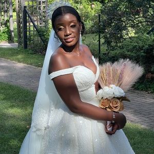 Wedding dress, ivory white, style cinderella, Size 8.